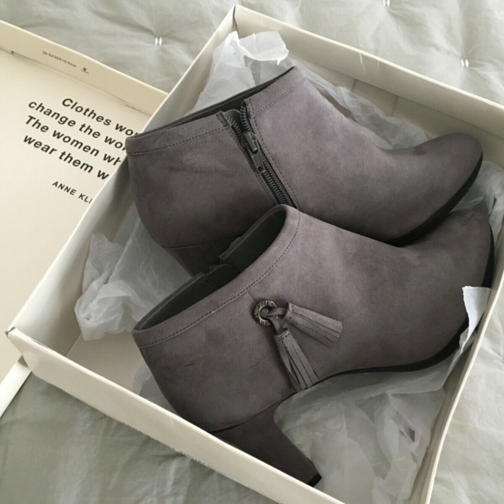Anne Klein Womens Grey Silva Almond Toe Ankle Fashion Boots - Size 9